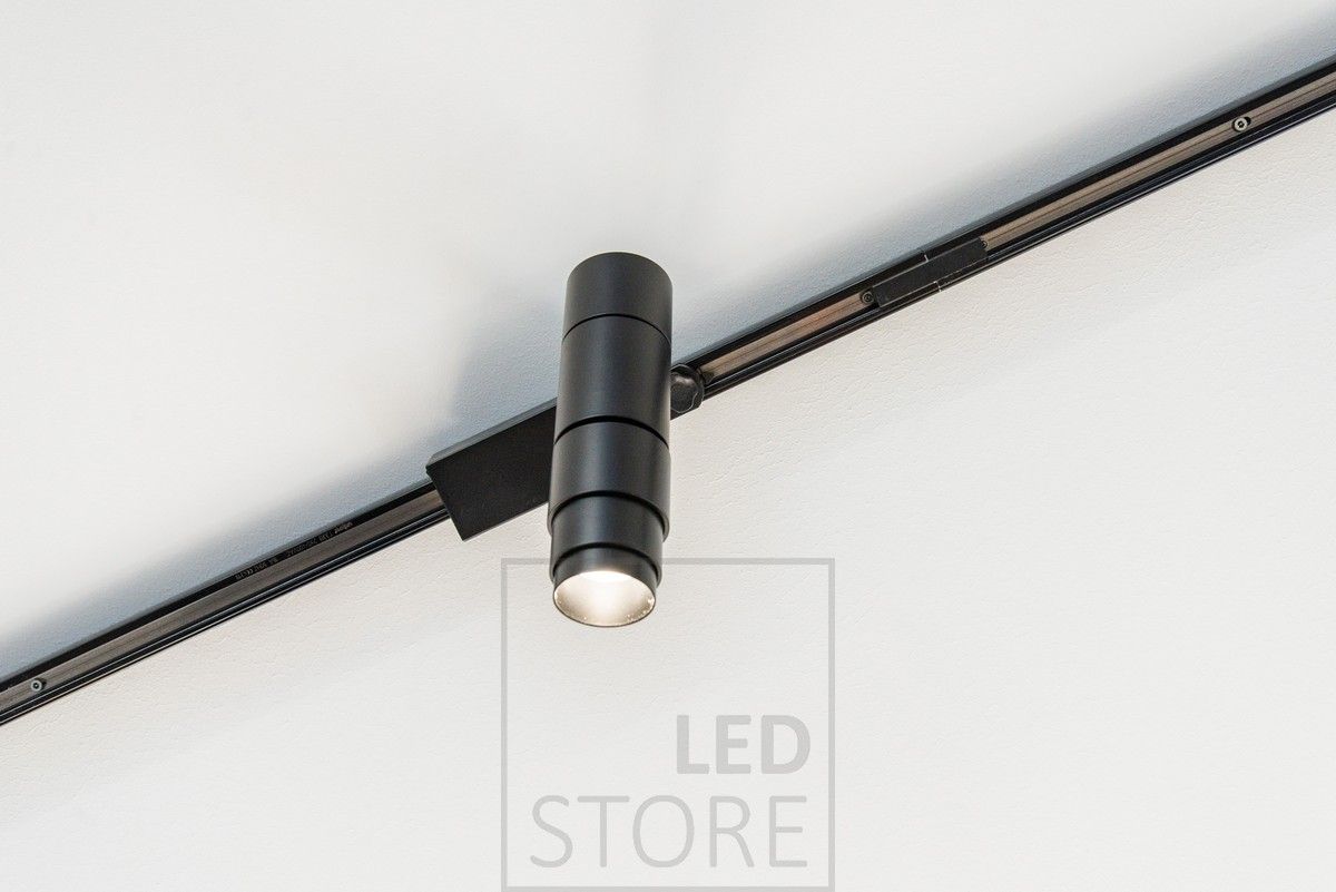 Black FOKUS led spotlight for three-phase rail. The luminaire is available in both black and white, in 15W and 35W. The luminaire has an infinitely adjustable light opening angle between 10 and 60 degrees. Ledstore.fi